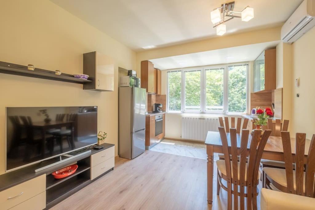 Top Location, Brand New 3 Bdrm Apt & Free Parking Sófia Exterior foto