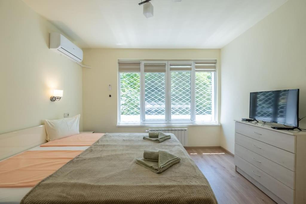 Top Location, Brand New 3 Bdrm Apt & Free Parking Sófia Exterior foto