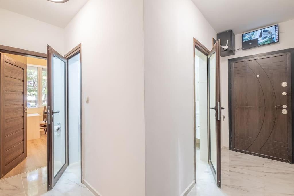 Top Location, Brand New 3 Bdrm Apt & Free Parking Sófia Exterior foto