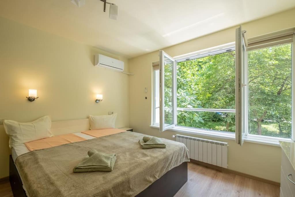 Top Location, Brand New 3 Bdrm Apt & Free Parking Sófia Exterior foto