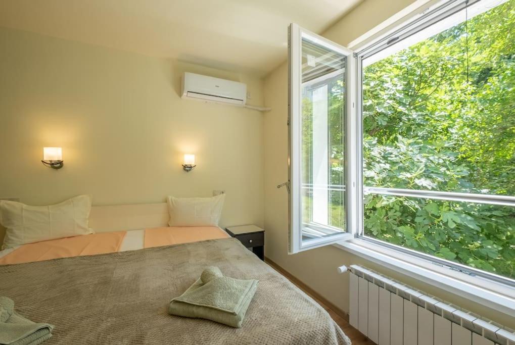 Top Location, Brand New 3 Bdrm Apt & Free Parking Sófia Exterior foto