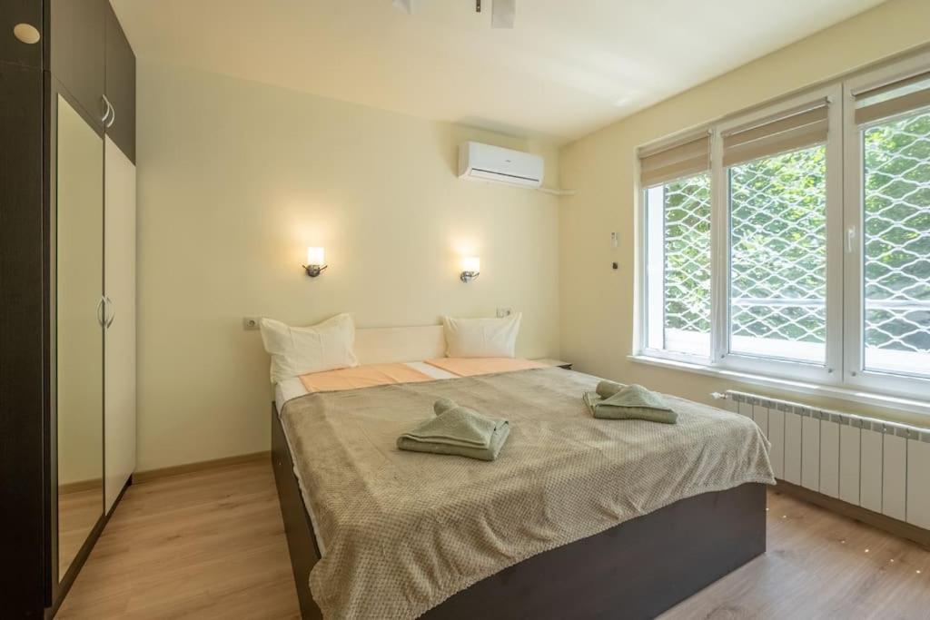 Top Location, Brand New 3 Bdrm Apt & Free Parking Sófia Exterior foto