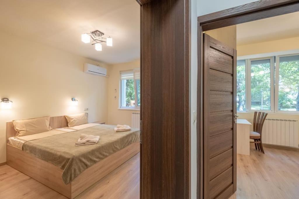 Top Location, Brand New 3 Bdrm Apt & Free Parking Sófia Exterior foto