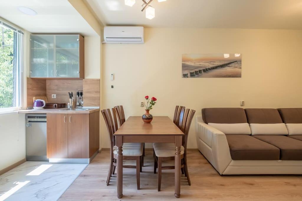 Top Location, Brand New 3 Bdrm Apt & Free Parking Sófia Exterior foto