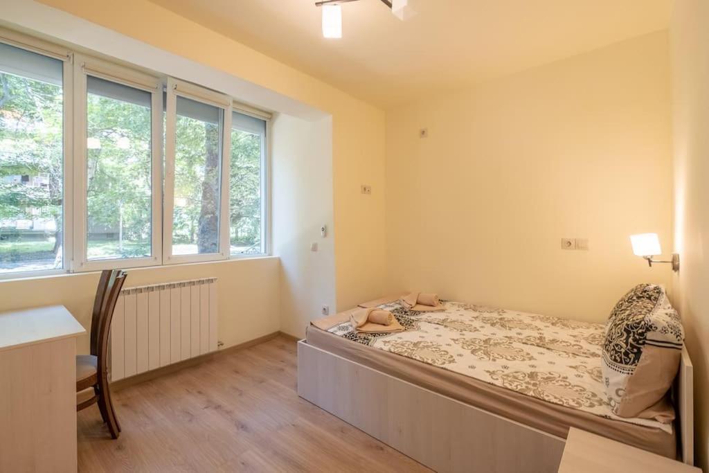 Top Location, Brand New 3 Bdrm Apt & Free Parking Sófia Exterior foto