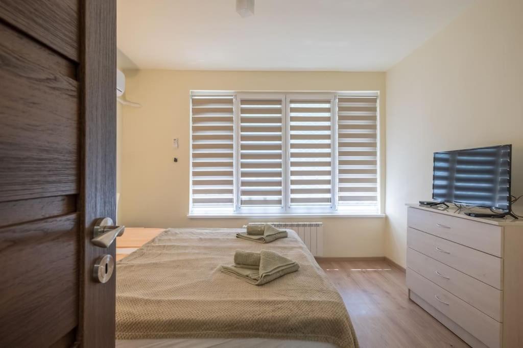 Top Location, Brand New 3 Bdrm Apt & Free Parking Sófia Exterior foto