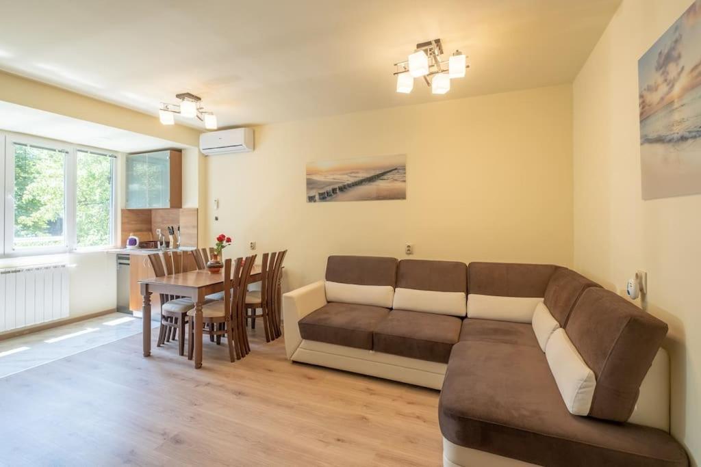 Top Location, Brand New 3 Bdrm Apt & Free Parking Sófia Exterior foto